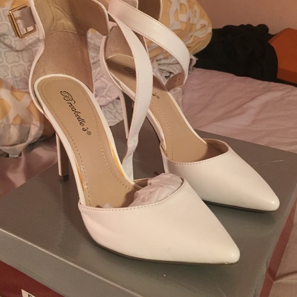 White Pointed Heel with Ankle Strap - Picture 1 of 4